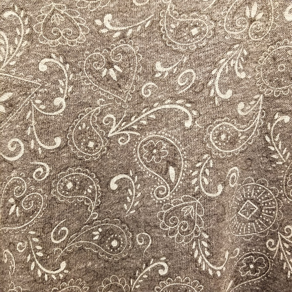 Gray Paisley Pattern Tank - Picture 4 of 5